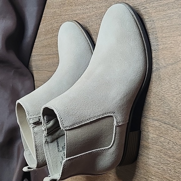 White Mountain Ankle Boots - Picture 3 of 7